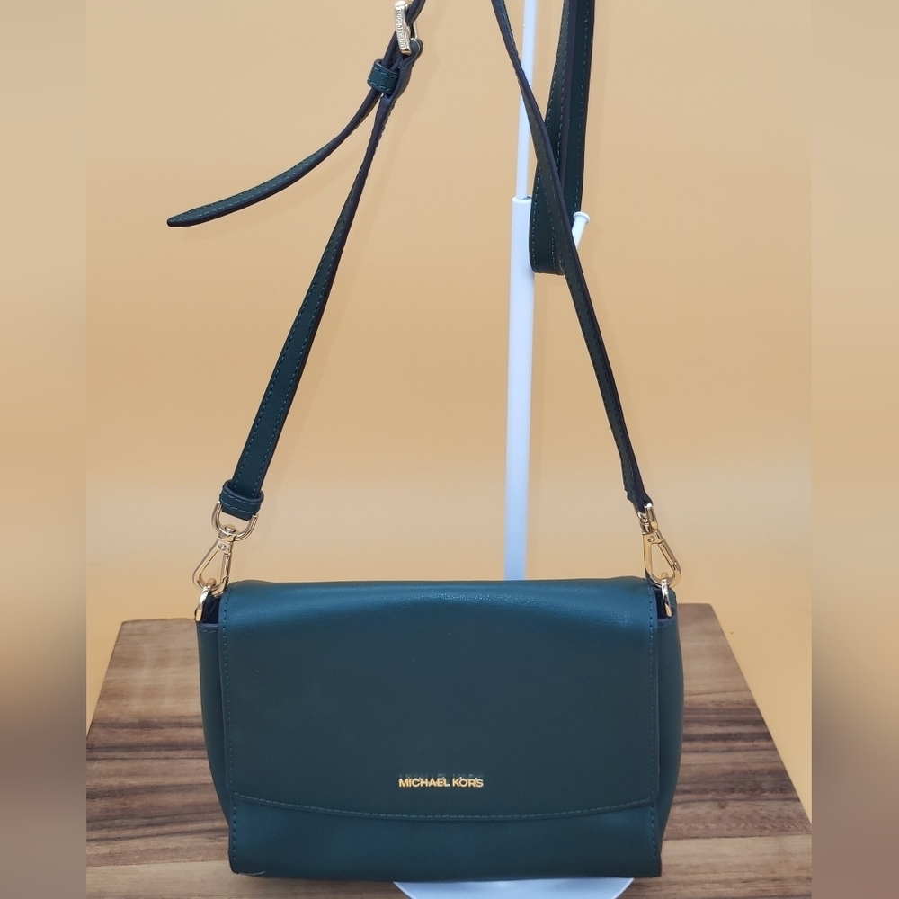 Michael Kors Green Leather Women's Bag with Adjustable And Detachable Strap, EUC